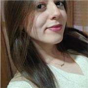 Me defino como una persona creativa y paciente, que adapta sus clases para hacer el aprendizaje dinámico y motivador.